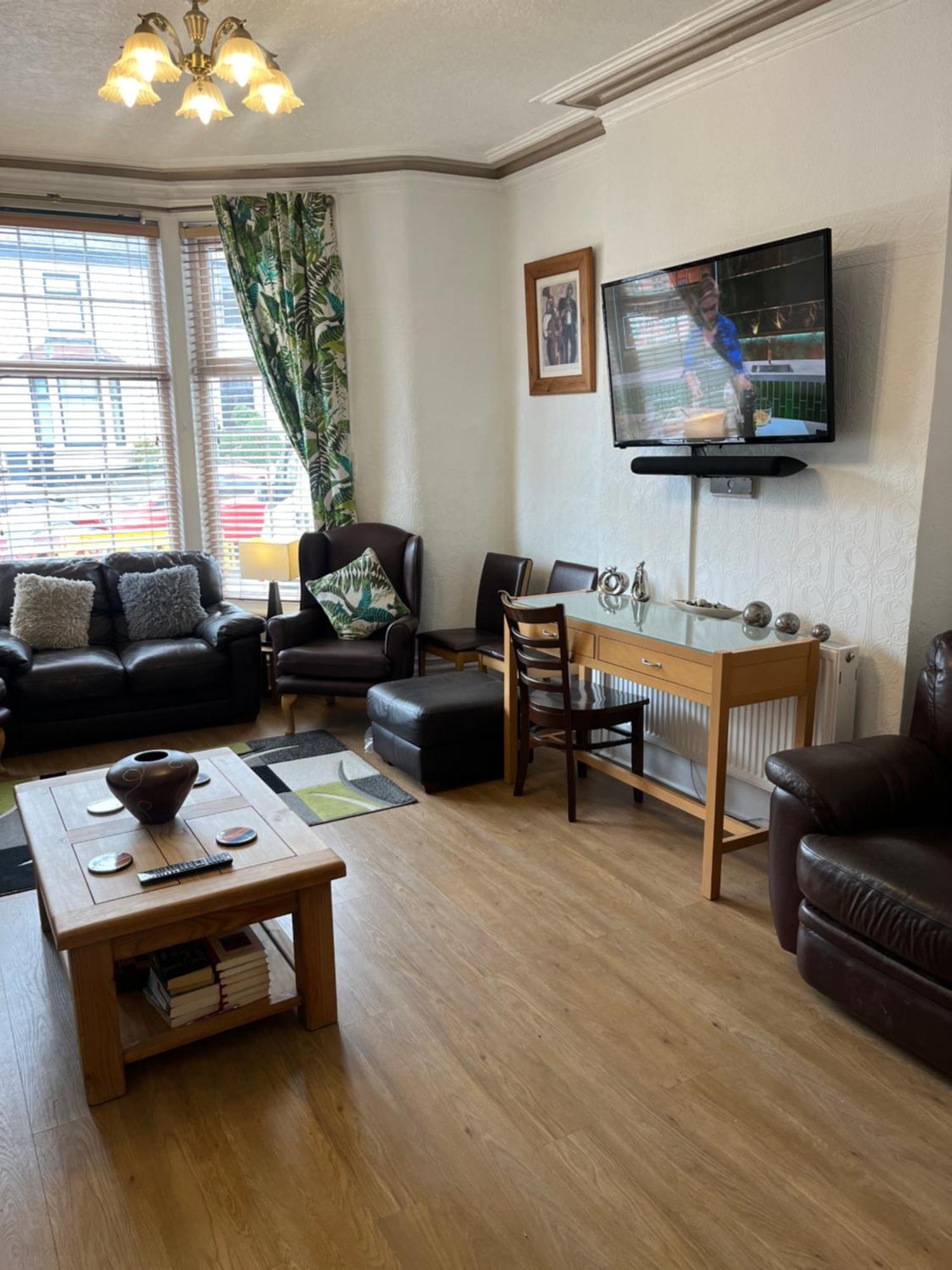 Marston Town Centre Villa Blackpool Exterior foto