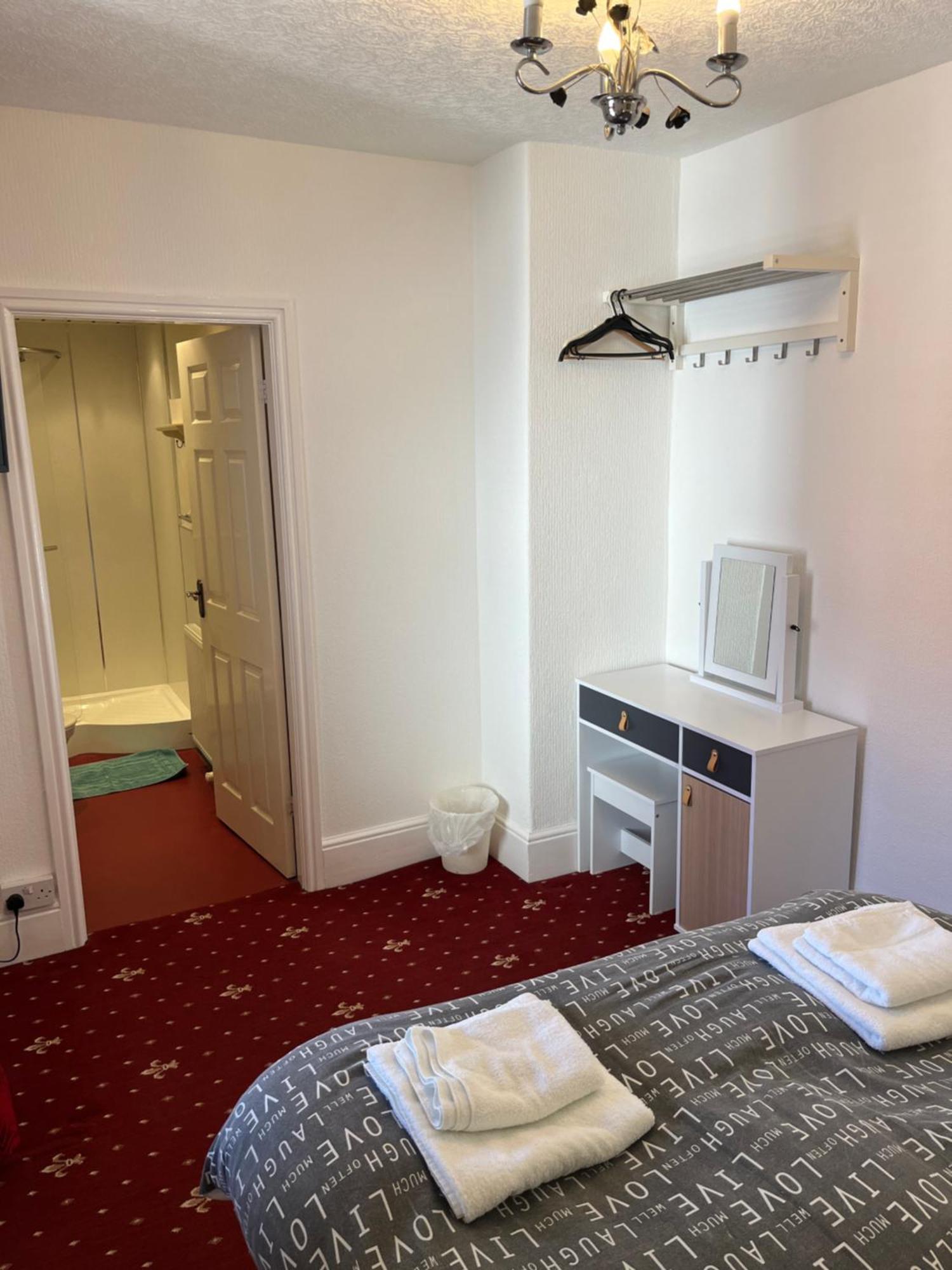 Marston Town Centre Villa Blackpool Exterior foto